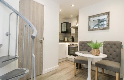 Camborne Apartment | The Snug