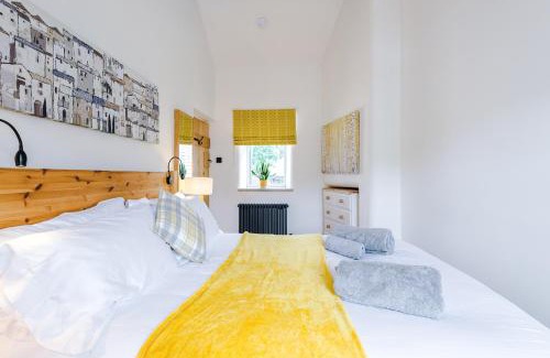 Tideswell House | The Snug - Premium cosy cottage with Log burner and pet friendly
