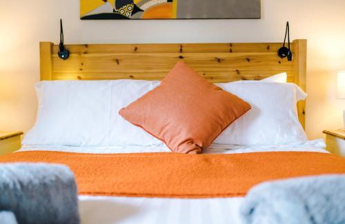 Tideswell House | The Snug - Premium cosy cottage with Log burner and pet friendly