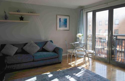 East End Apartment | The Socair - Bright Contemporary Merchant City Flat in Central Location
