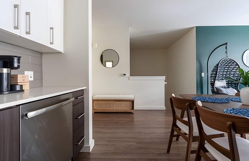 West Bellevue Apartment | The Sophari Experience - Bellevue