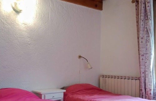 Monetier-les-Bains Ski Chalet | The south-facing chalet for 17 people