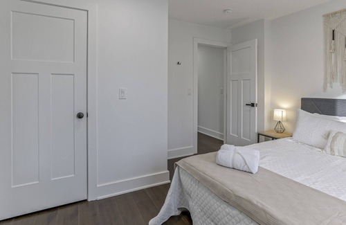Merion Village House | The South Haven 2- 2 BR New Renovation