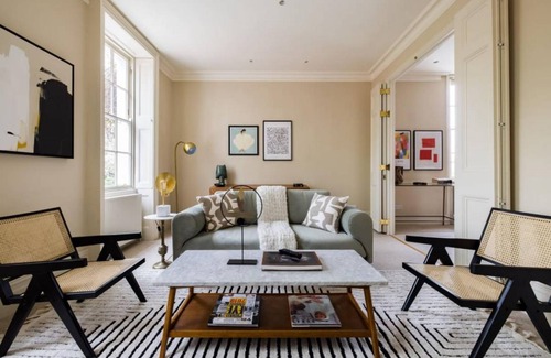 Elephant and Castle House | The Southwark Classic - Stylish 4BDR House With Patio