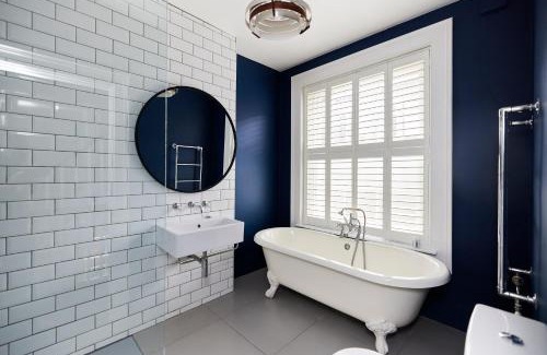 Southwark Apartment | The Southwark Townhouse - Adorable 3BDR House with Garden