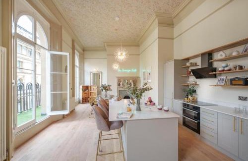 Bristol Old City Apartment | The Sovereign suite apartment at The Bank of England