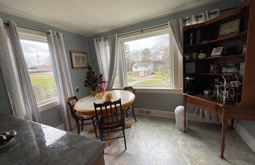Roanoke House | The Spacious all inclusive main floor apartment in triplex +2 bedroom 1 bath
