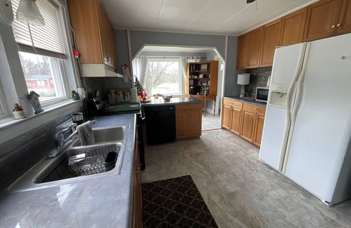 Roanoke House | The Spacious all inclusive main floor apartment in triplex +2 bedroom 1 bath