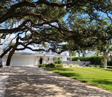 Ponte Vedra Beach House | The Spacious Beach House within 5-minutes walk to Ponte Vedra Beach, close Mayo Clinic, and TPC Sawgrass