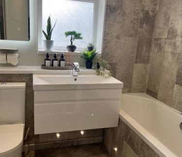New Cross Apartment | The Spacious Haven - Zone 2 Inner City London