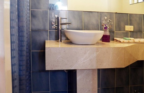 Hillarys House | The Spanish Guesthouse, Private Rooms