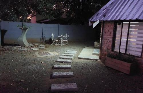 Langenhoven Park Apartment | The Spare Room Cottage - cosy and private