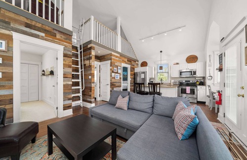 Cherry Valley House | The Sparrow - 32 Meadowview