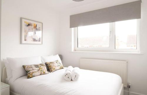 Cheltenham House | The Spitfire - Renovated 3-bed house in Cheltenham, SLEEPS 8