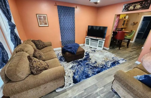 Lawrenceburg House | The Spot! 3 Bed, 1 Bath
