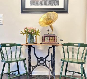 Ferencvaros Apartment | The Spot with Green Chair - cozy space near Danube