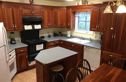 Warrensville Other | The Springhouse on Mill Creek, 2-story farmhouse near West Jefferson, NC