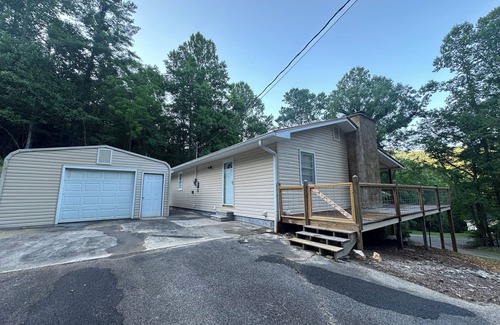 Hiawassee House | The Spur Retreat, home away from home