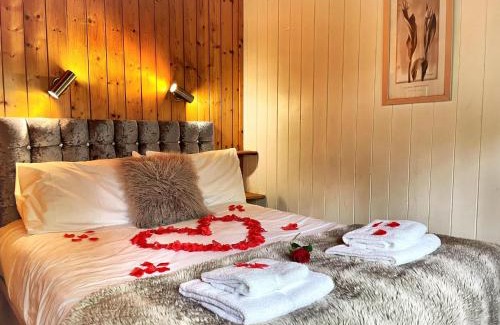 Llanybri Cabin | The Squirrel Lodge - Hot Tub - Pet Friendly - Pembrokeshire-Tenby