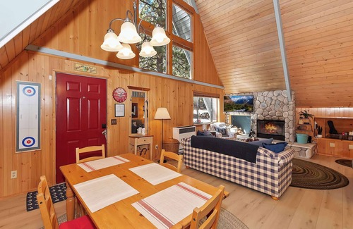 Green Valley Lake House | The Squirrel's Nest - Pet Friendly!
