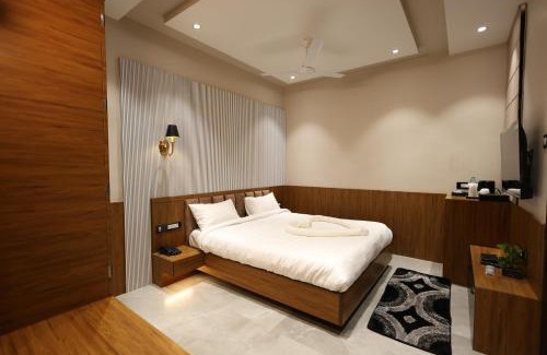 Kanpur Hotel | THE SRM CRYSTAL