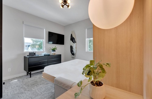 Asbury Park Hotel | The St. Laurent: Queen - Sleeps 2