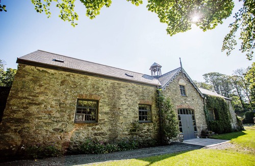Rhydwyn Apartment | The Stable Loft - a sea view that sleeps 2 guests in 1 bedroom