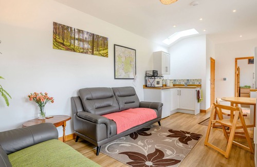 Lydney Cottage | THE STABLE @ ROSE COTTAGE, pet friendly, with a garden in Yorkley