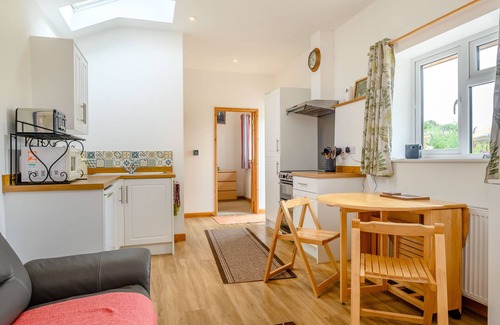 Lydney Cottage | THE STABLE @ ROSE COTTAGE, pet friendly, with a garden in Yorkley