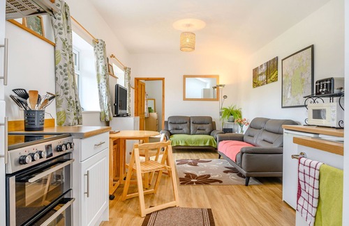 Lydney Cottage | THE STABLE @ ROSE COTTAGE, pet friendly, with a garden in Yorkley