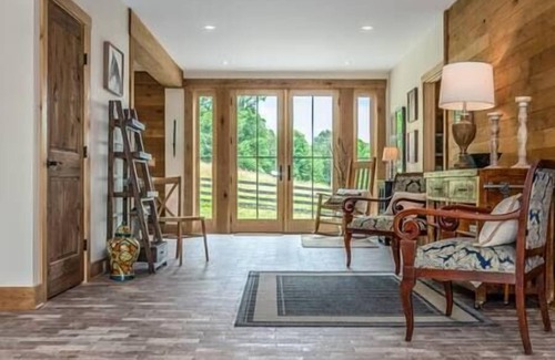 Lexington House | The Stables at Springhouse Farm, The Stables at Springhouse Farm