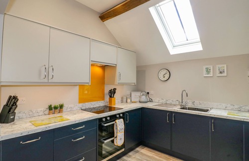 Cotton Cottage | THE STABLES, family friendly, character holiday cottage in Alton