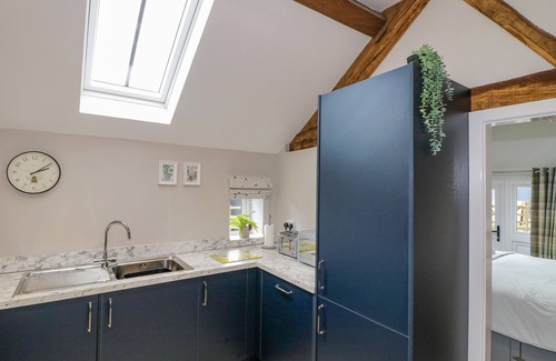 Cotton Cottage | THE STABLES, family friendly, character holiday cottage in Alton