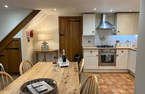 Lullington Cottage | The Stables, Orchardleigh Estate
