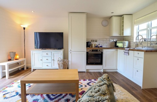 Mold Cottage | THE STABLES, pet friendly, with a garden in Tafarn-Y-Gelyn