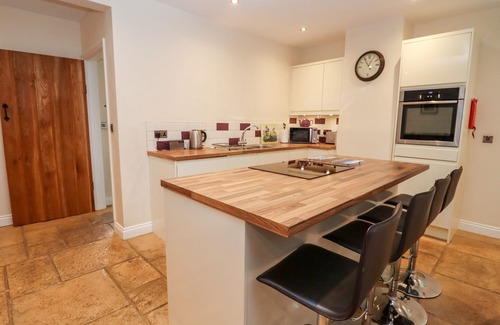 Chipping Norton Cottage | THE STABLES, pet friendly, luxury holiday cottage in Great Tew