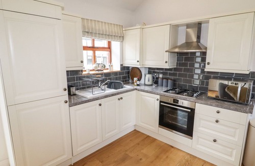 Longton Cottage | THE STABLES, romantic, country holiday cottage in Walmer Bridge
