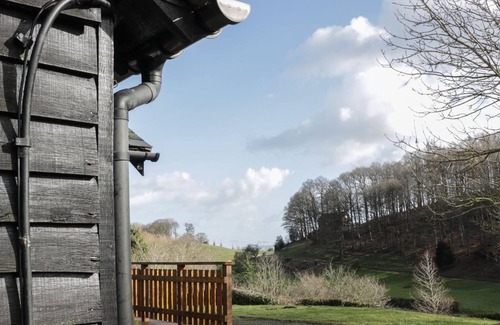 Garthmyl Cottage | THE STABLINGS COTTAGE, pet friendly, with hot tub in Garthmyl