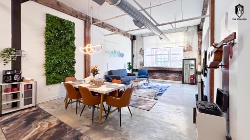 Downtown Memphis Apartment | The Stallion #106 - Walk to Museums, Luxe Loft with free gated parking