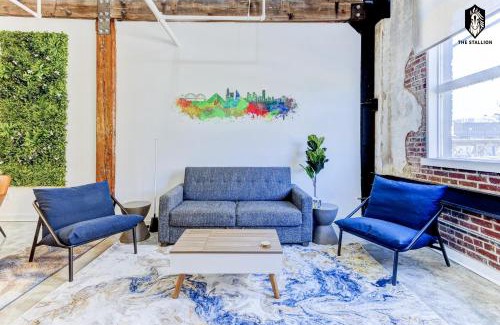 Downtown Memphis Apartment | The Stallion #106 - Walk to Museums, Luxe Loft with free gated parking