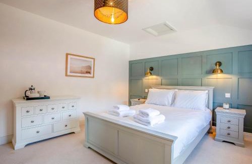 Burford House | The Stalls