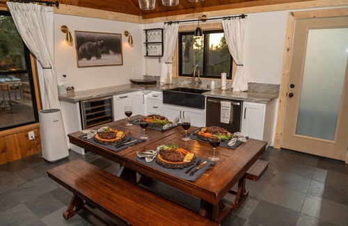 Upper Moonridge Cabin | The Stargazer Chalet-Your Big Bear Experience with Ridgetop and Ski Slope Views!