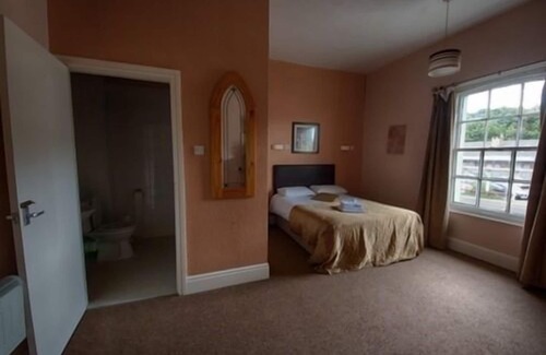 Ipswich Bed & Breakfast | The Station Hotel