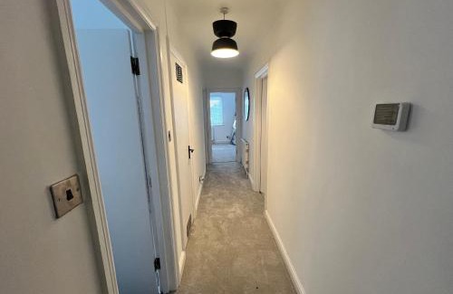 Brondesbury Park Apartment | The Staverton Suite, London