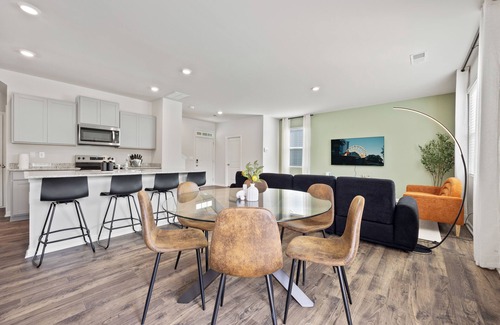 Fairburn House | The Stay Haus - Modern 4 Bedroom