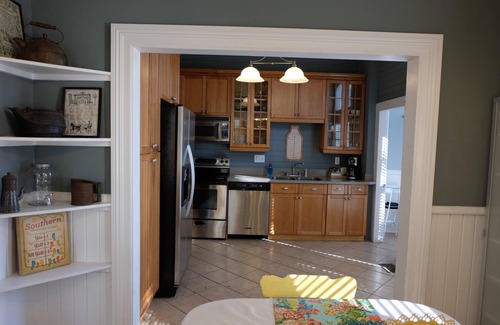 Historic Downtown Savannah House | "The Stella" Vintage Fun & Artsy Victorian w/Parking = Family & Friends Getaway