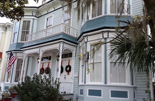 Historic Downtown Savannah House | "The Stella" Vintage Fun & Artsy Victorian w/Parking = Family & Friends Getaway