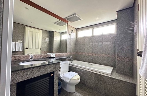 Yan Nawa Hotel | The Step Sathon