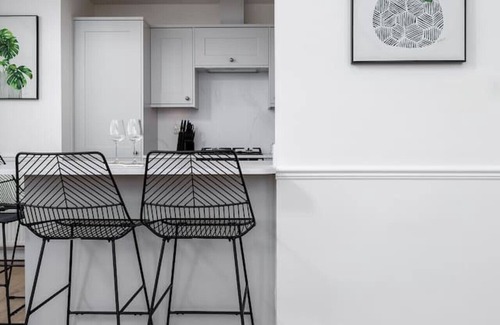 Tillicoultry Apartment | The Stirling Penthouse - Free Parking