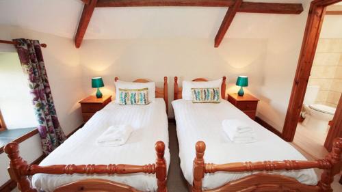 Margam Apartment | The Stone Barn Cottage with Hot Tub